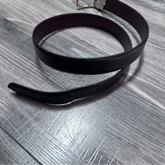 Cole Haan men’s Reversible Feather Edge Leather Black brown Belt size 32 - Picture 6 of 11
